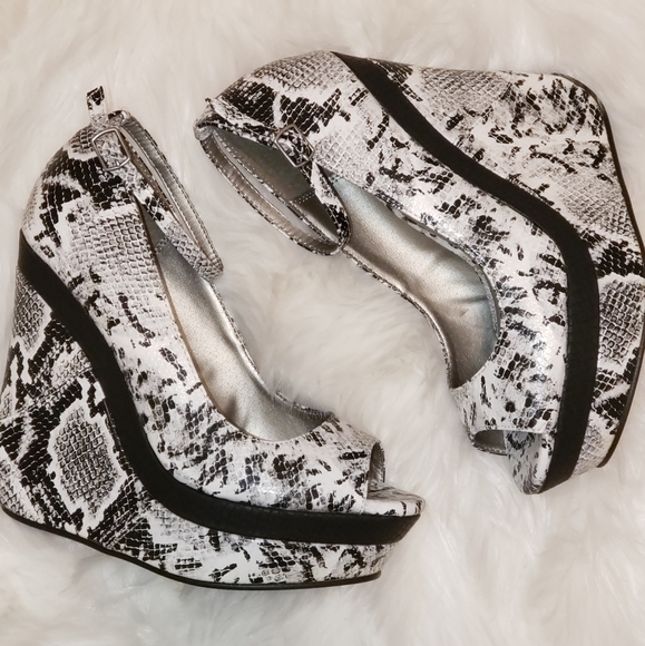 Shoes - Picture 2 of 3